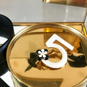 Broche cinco esmaltado