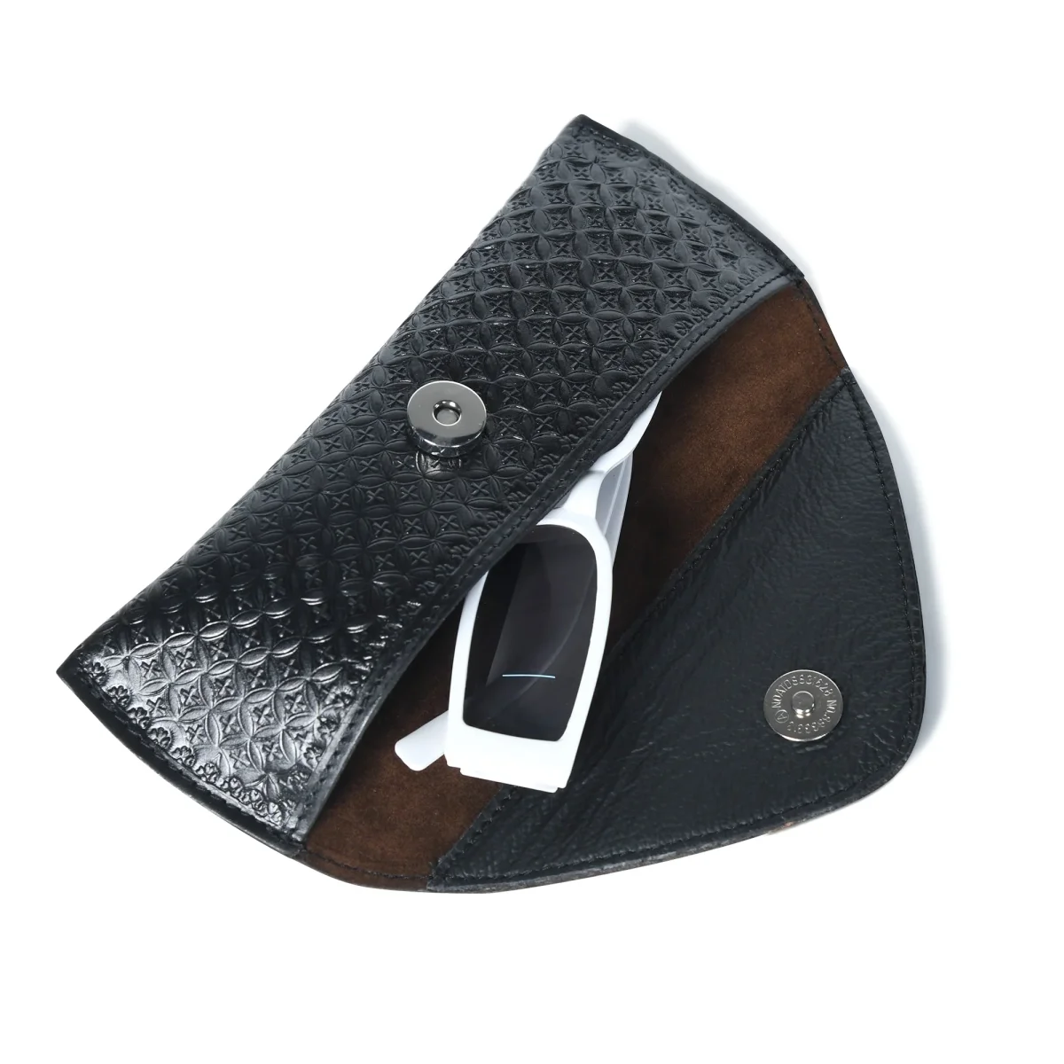 Black Textured Leather Sunglasses Cover - Imagen 5