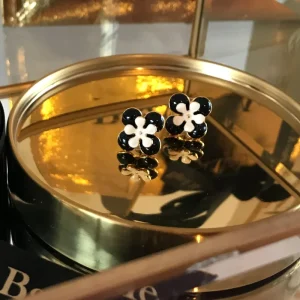 Pendientes camelia esmaltados
