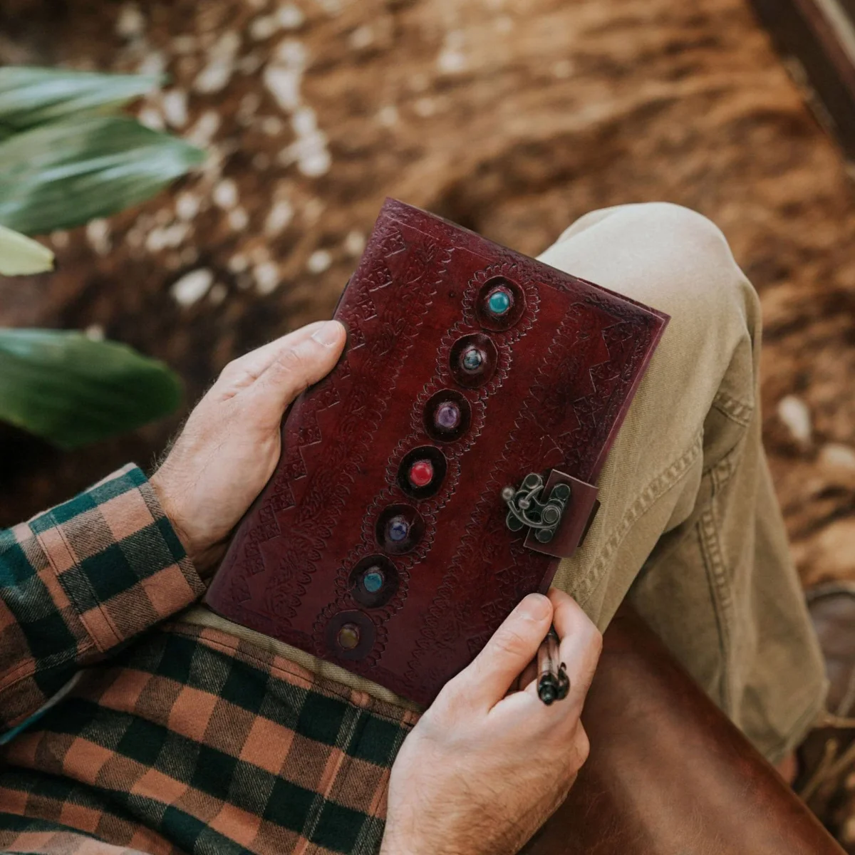 The Leather Gauntlet - Imagen 3