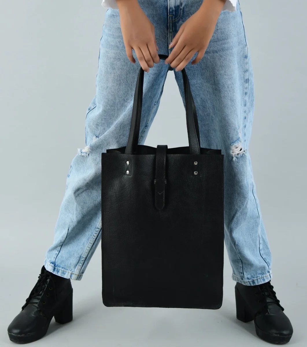 Ebony Elegance Leather Tote - Imagen 3