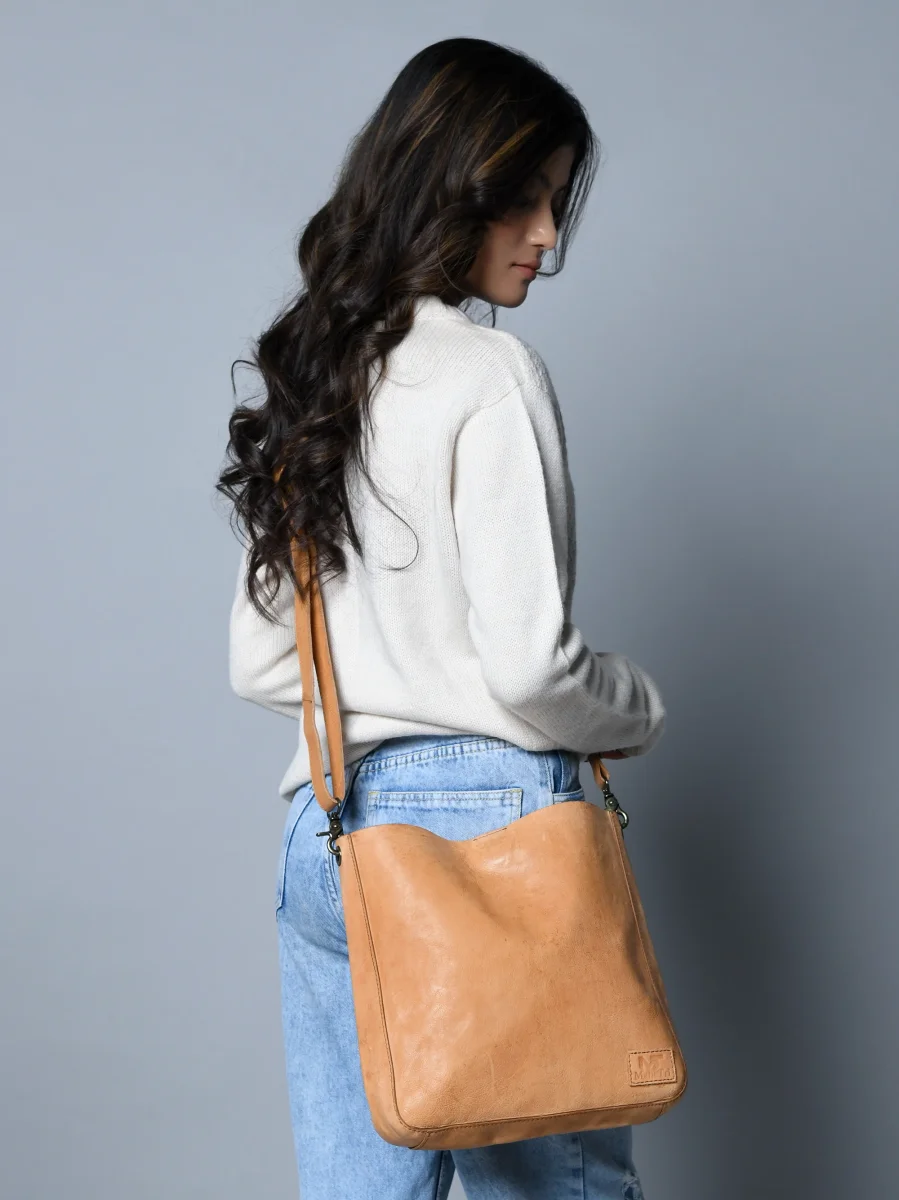 Serenity Everyday Crossbody Sling, Tan - Imagen 6