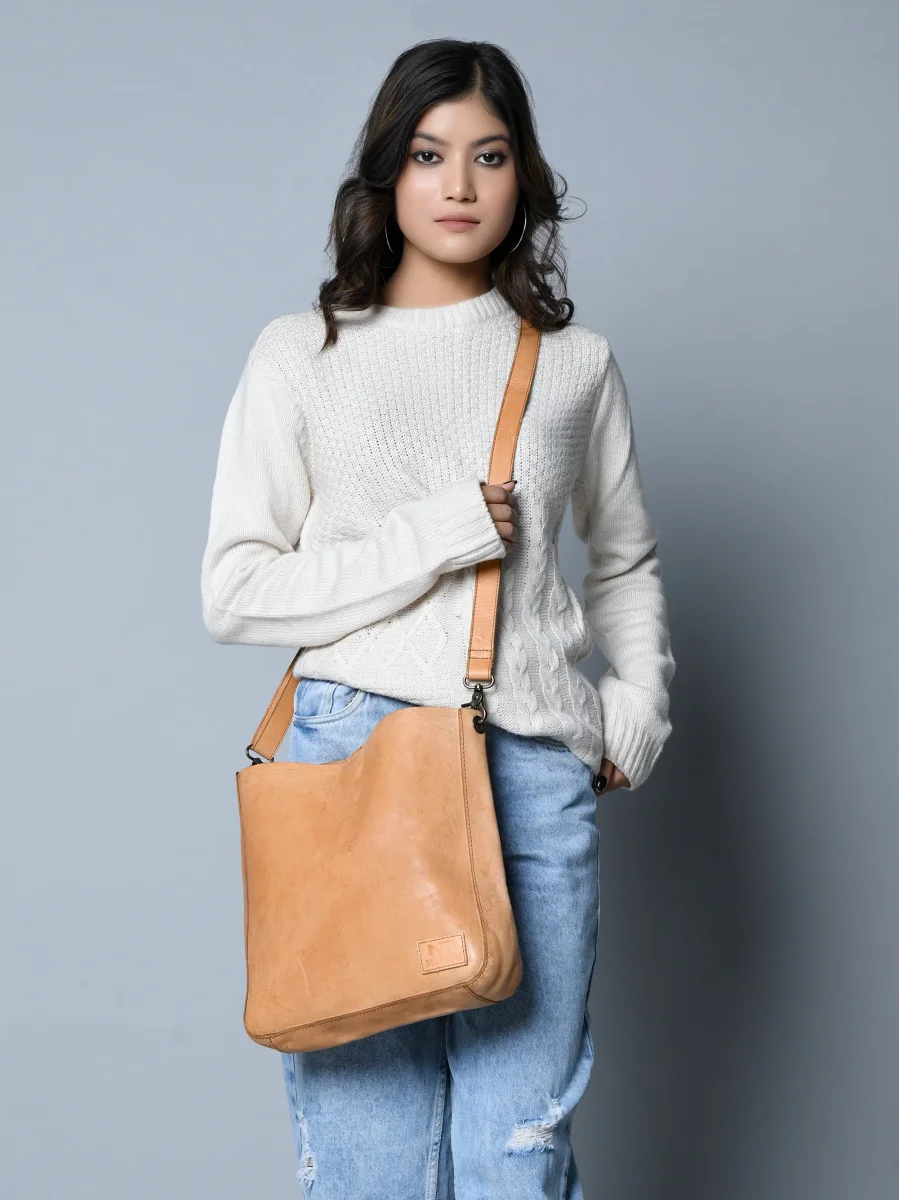 Serenity Everyday Crossbody Sling, Tan - Imagen 3