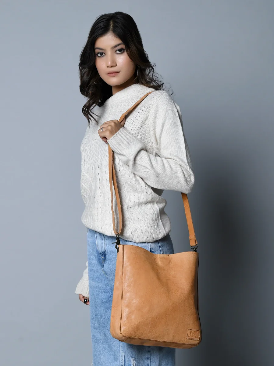 Serenity Everyday Crossbody Sling, Tan - Imagen 4