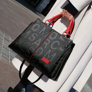 Bolso de Mano con Letras Grabadas