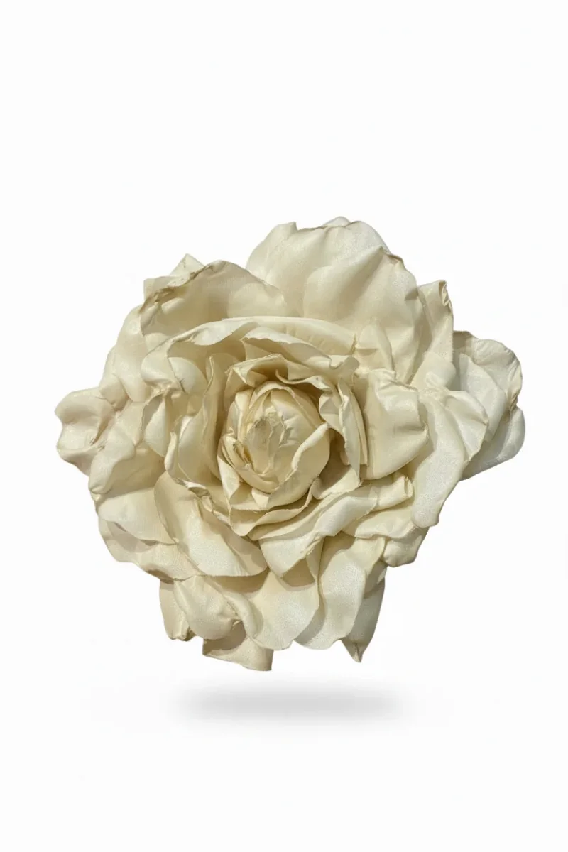 Broche flor seda