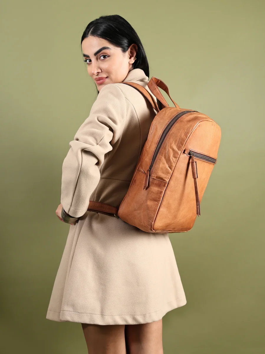 Urban Lite Leather Backpack - Imagen 7
