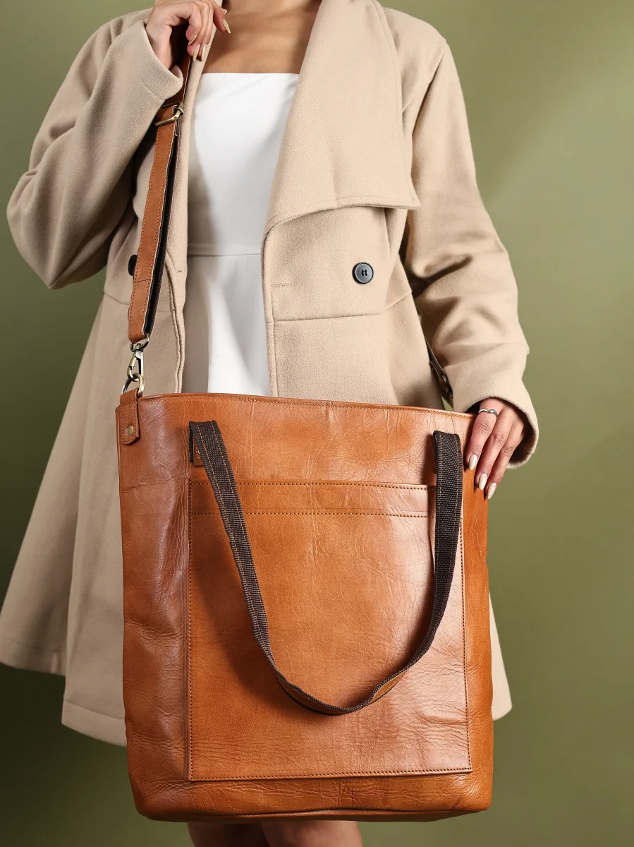 Classic Vertical Leather Tote - Imagen 8