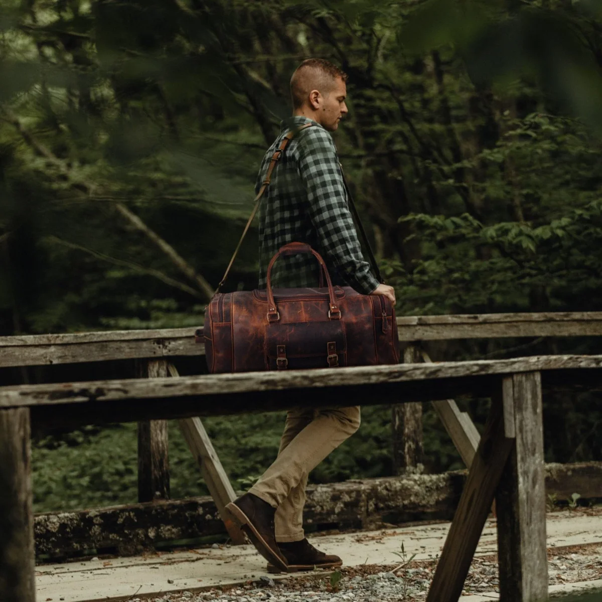Chester Buffalo Weekender Duffle Bag - Imagen 4