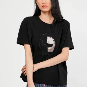 Camiseta manga corta negra con detalles plata y bronce