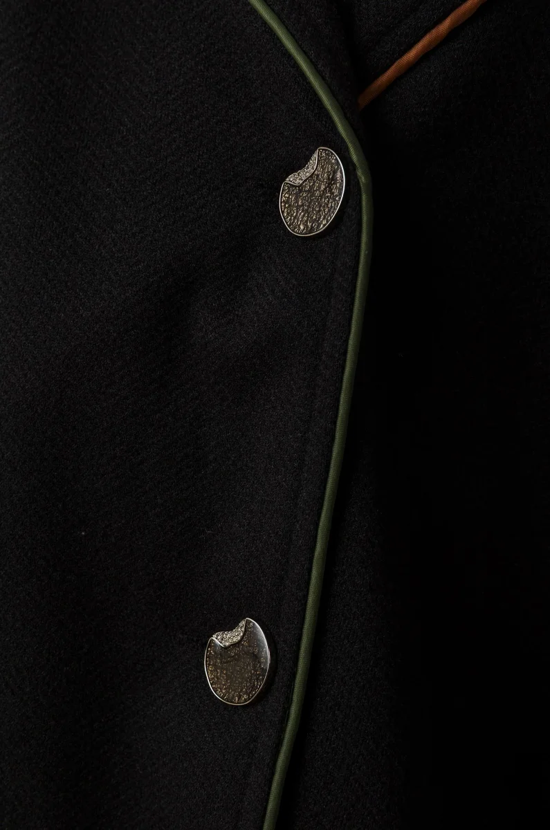 Capa negra con botones - Imagen 9
