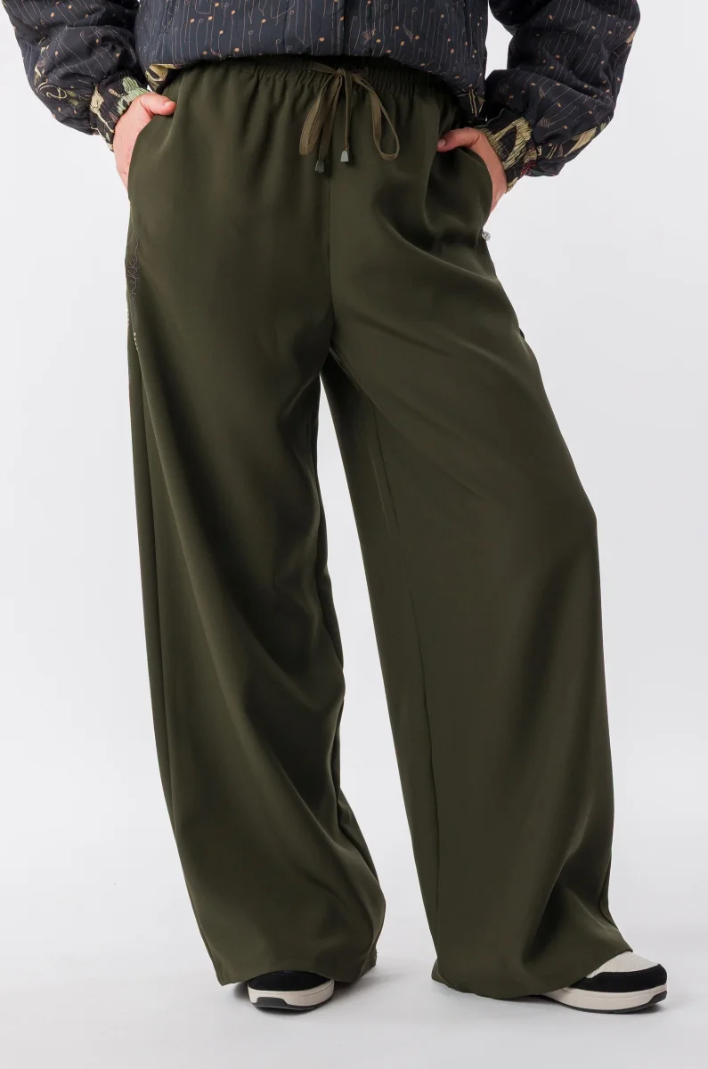 Pantalón fluido de corte amplio - Imagen 6