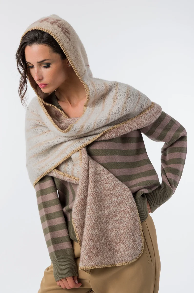 Bufanda con capucha beige