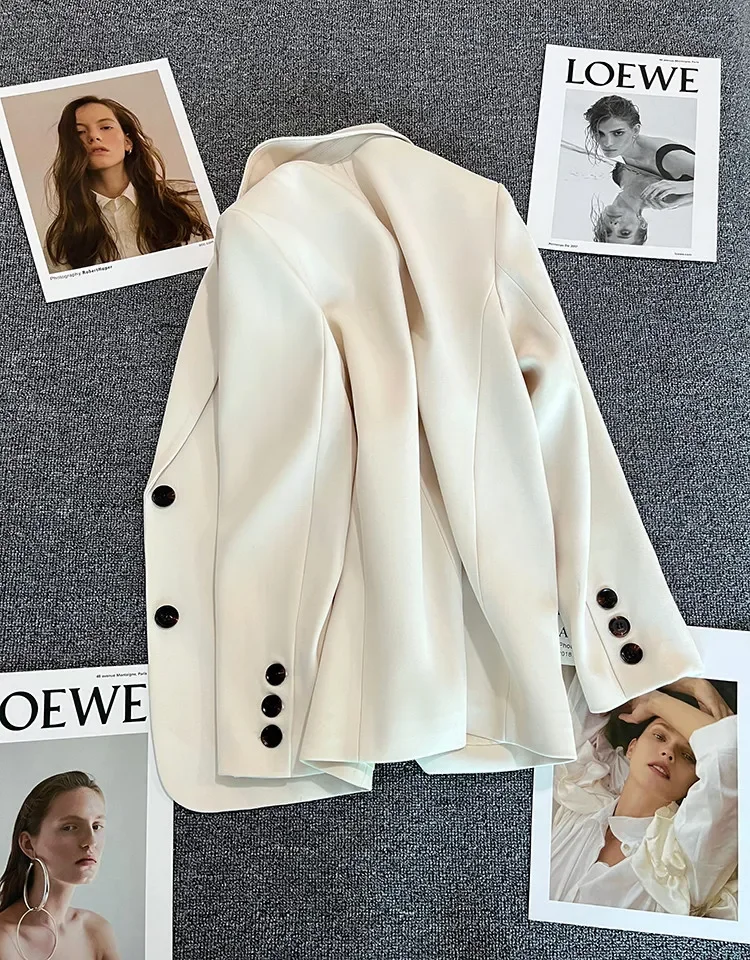 Blazer Clásico de Dos Botones - Imagen 9