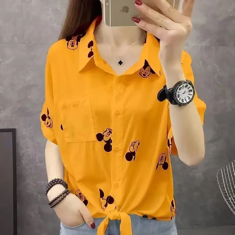 Blusa de Polka Dots con Cuello Polo y Lazo - Imagen 7