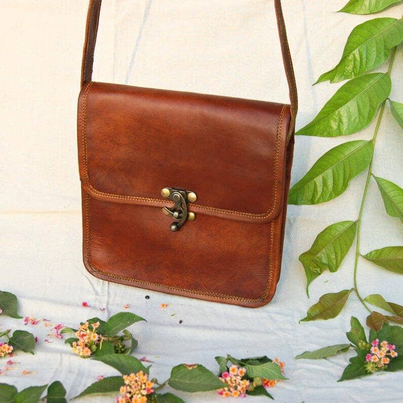 The Feminine Crossbody - Imagen 9