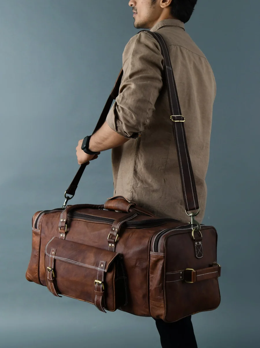 Walker Leather Weekender Bag + Free Toiletry - Imagen 7