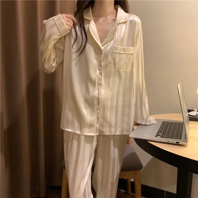 Conjunto de Pijama de Seda Satinada a Rayas - Imagen 5