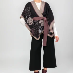 Poncho con cinturón rosa y negro
