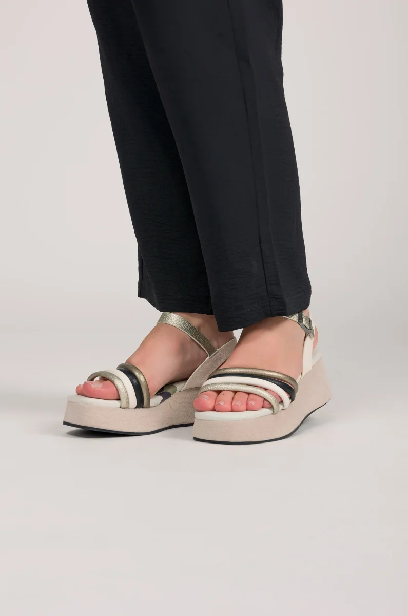 Sandalias con plataforma beige - Imagen 3