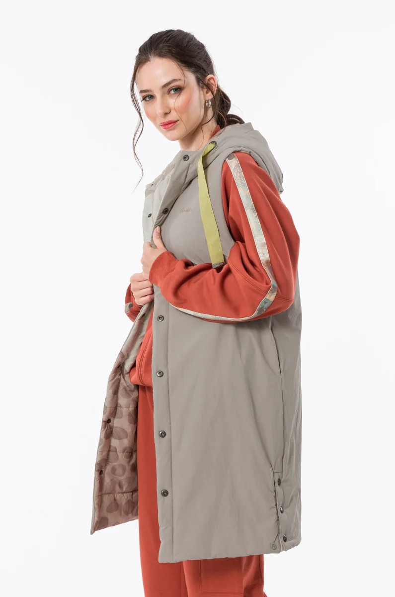 Chaleco largo reversible con capucha - Imagen 9