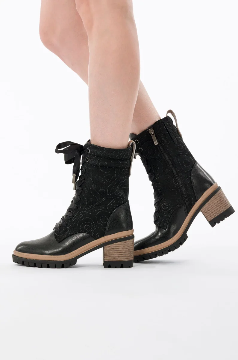 Botas con cordoneras negras - Imagen 9
